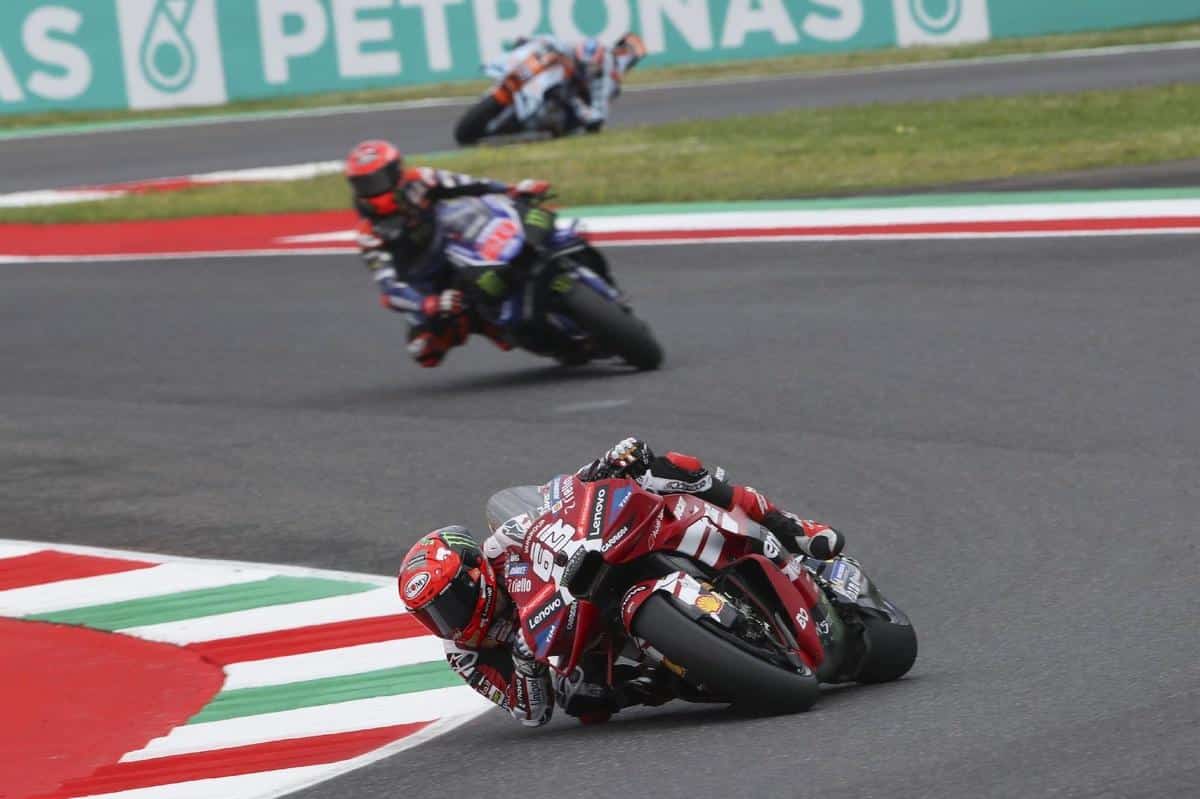 Salida de una carrera de Moto3 en el circuito italiano