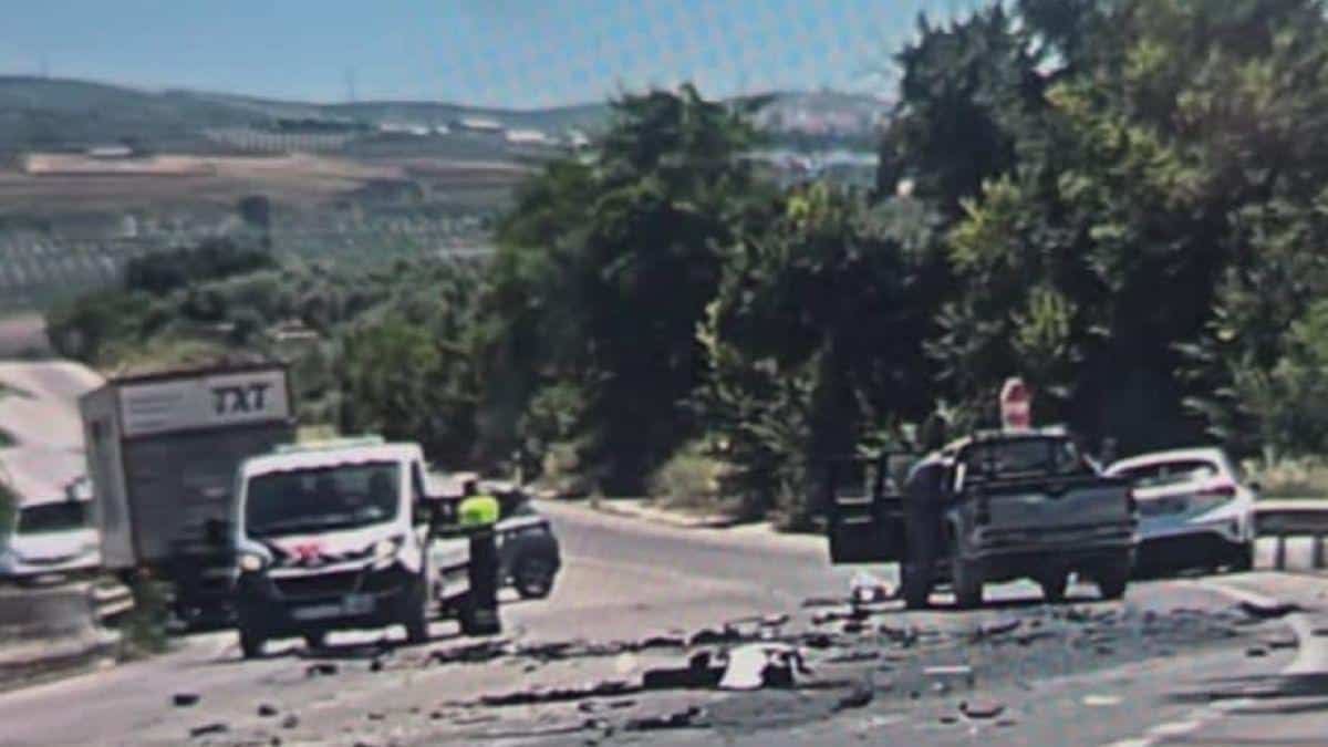 Accidente en Montilla entre turismos y camión