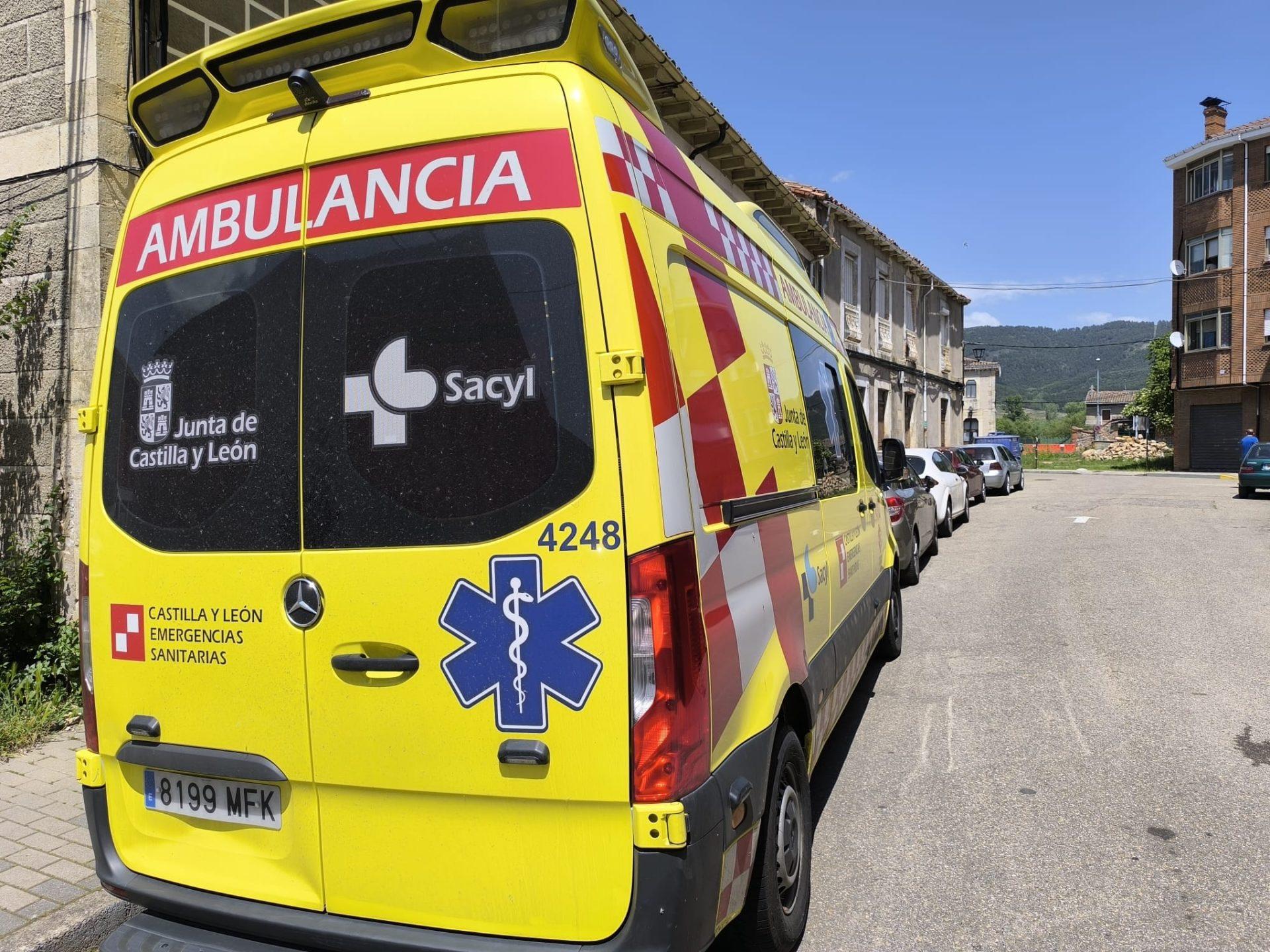 Ambulancia de Sacyl atendiendo una emergencia