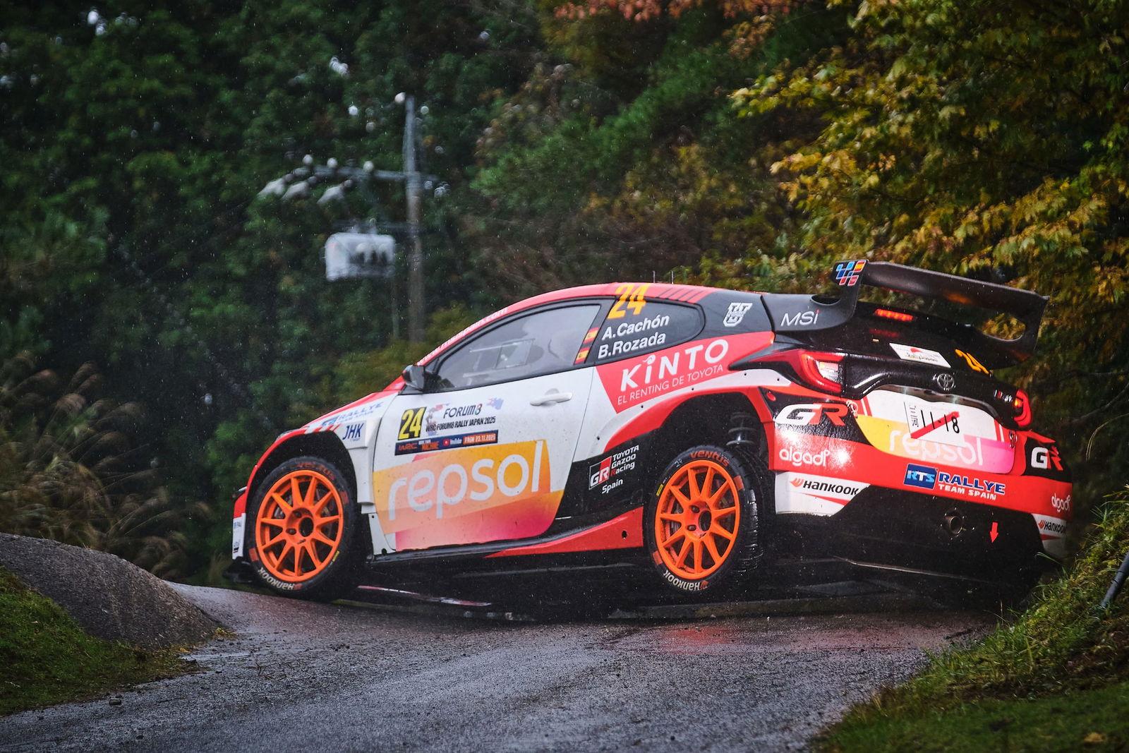 Equipo de rally español en Japón
