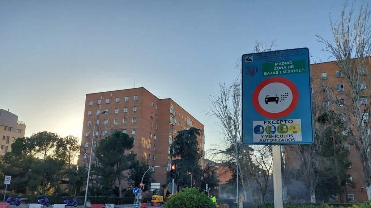 Vista general de una calle con restricciones de tráfico ambiental