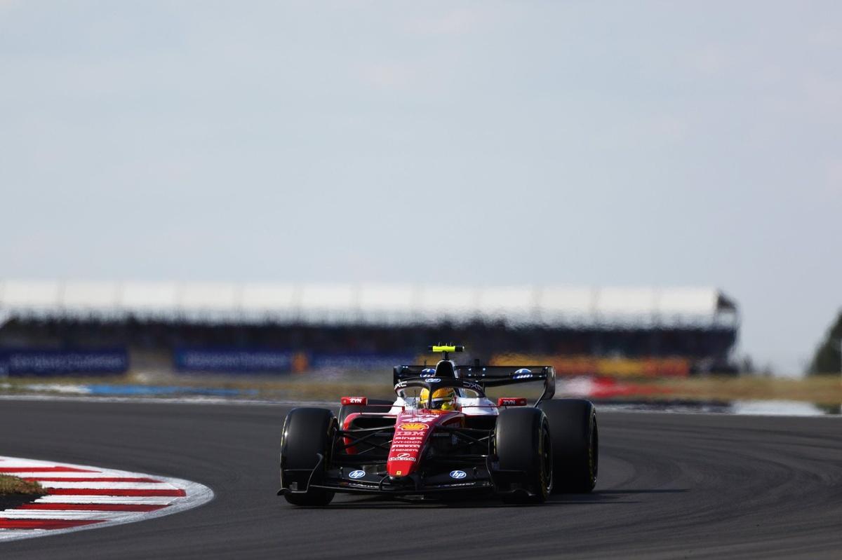 Coche de Fórmula 1 de Carlos Sainz en pista