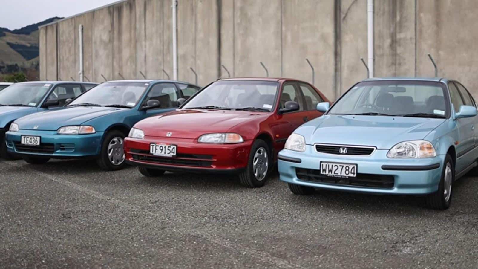 Coches clásicos en ruta