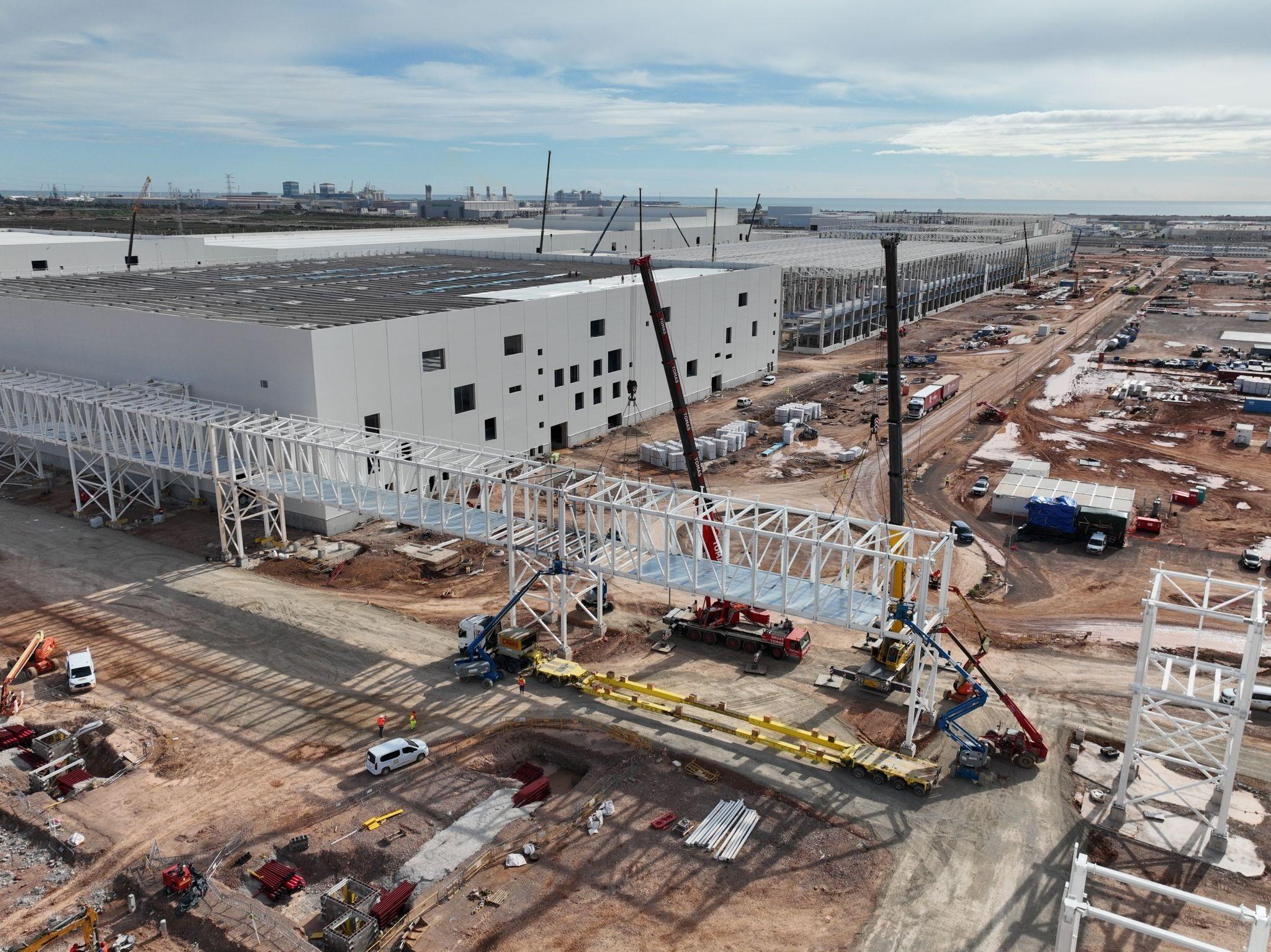 Vista aérea de la gigafactoría de baterías