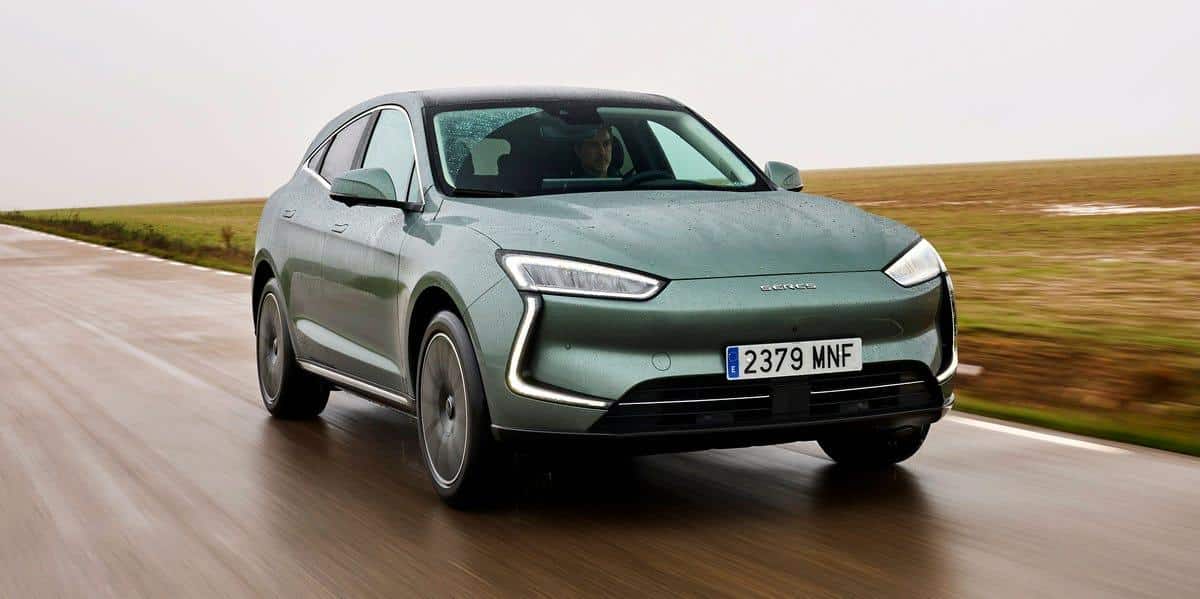 Coche eléctrico moderno