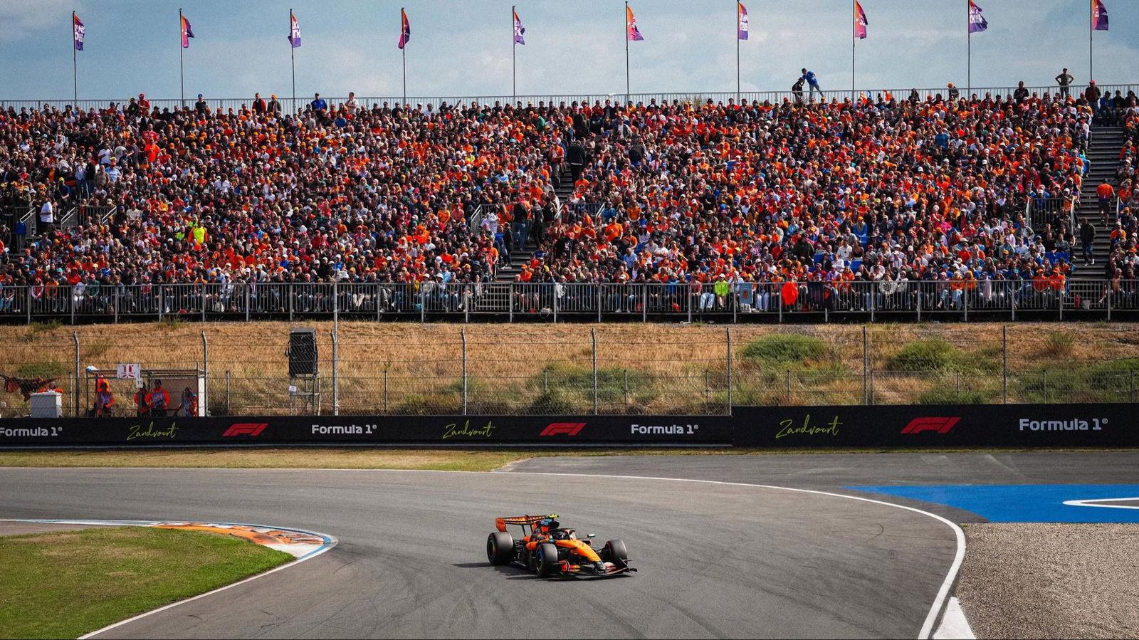 Lando Norris en el pit lane
