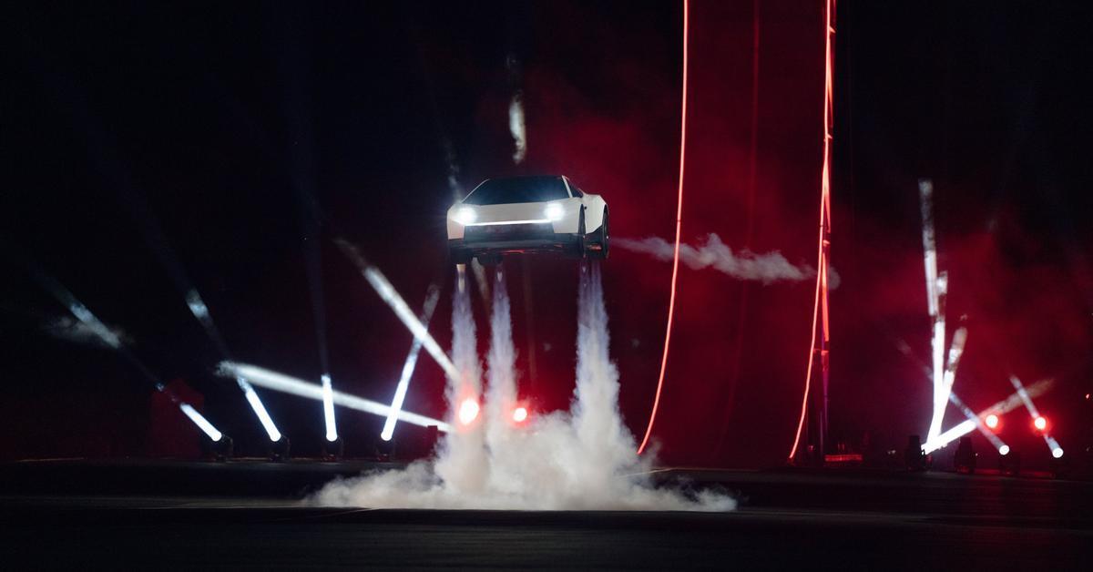 Tesla Roadster volador