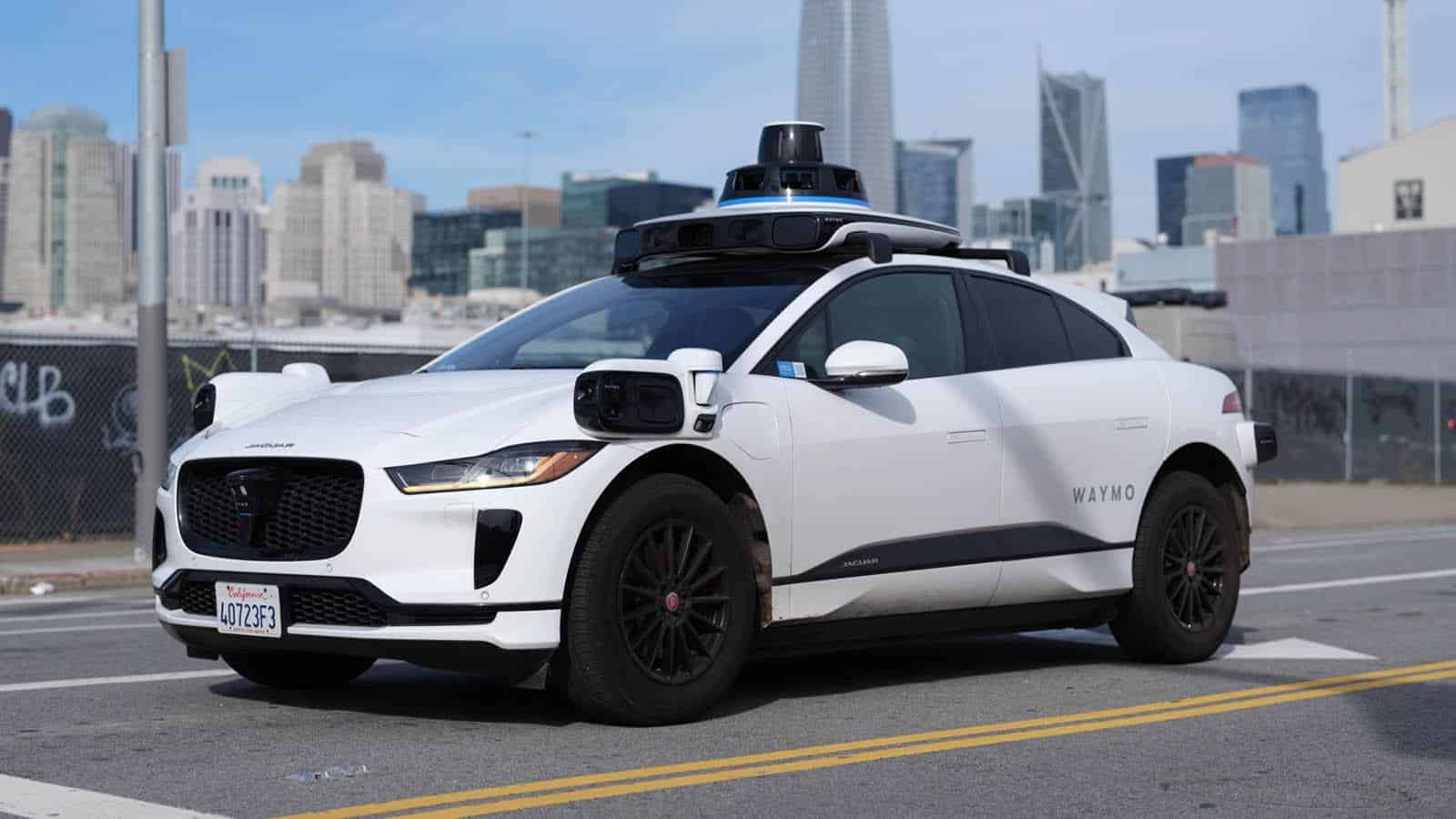 Jaguar I-PACE eléctrico equipado con tecnología autónoma de Waymo